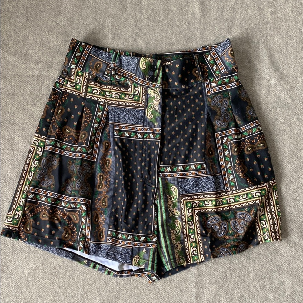 Patterned High-Waisted Shorts - image 1